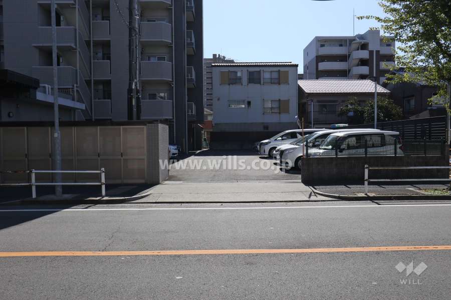 駐車場出入り口・敷地内駐車場（屋外平面式）