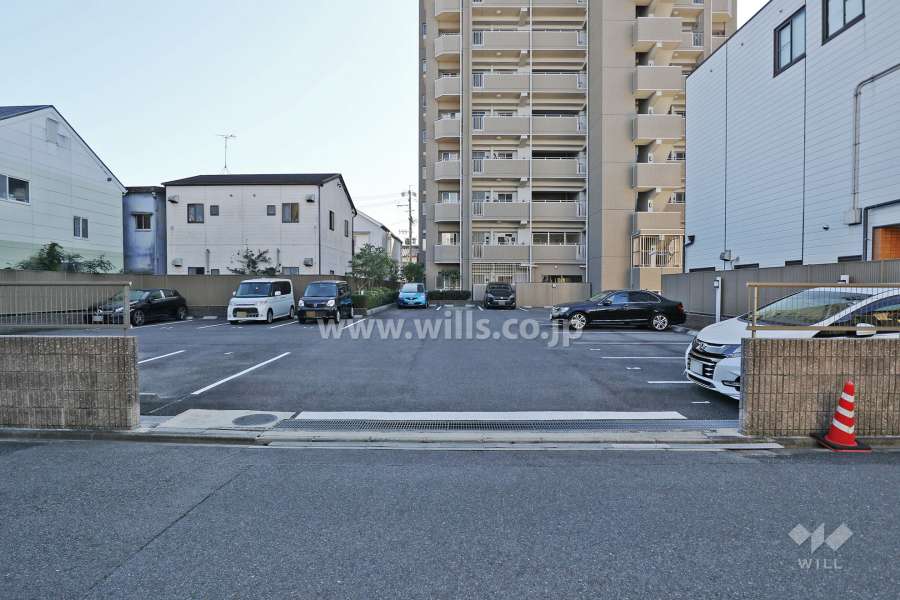 駐車場出入り口・敷地内駐車場（屋外平面式）