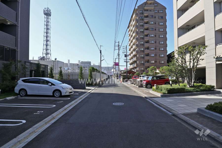 敷地南側の前面道路