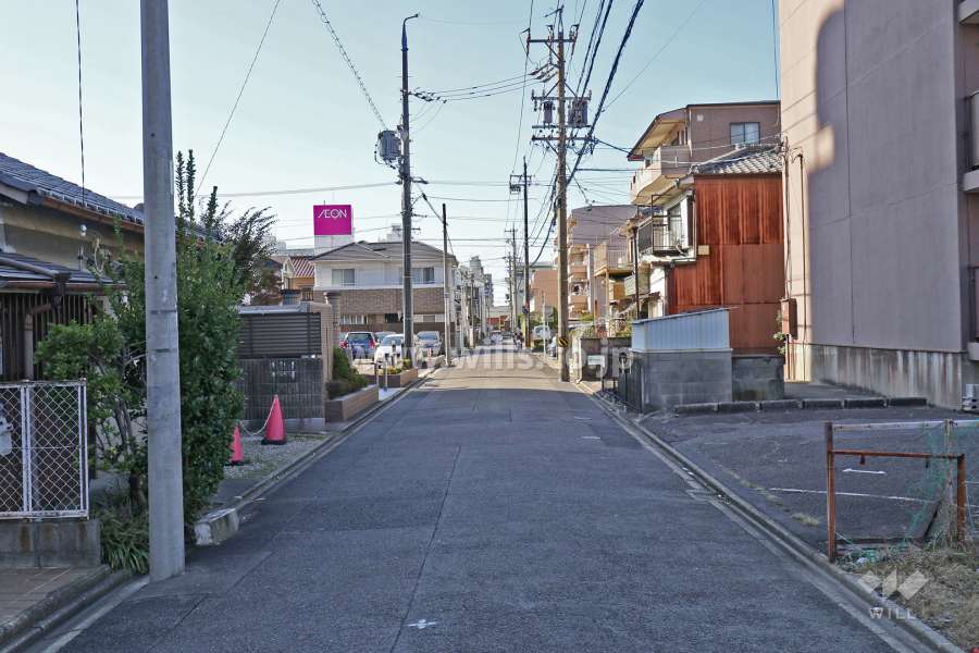 敷地北側の前面道路