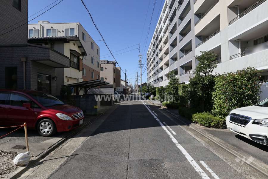 敷地南側の前面道路