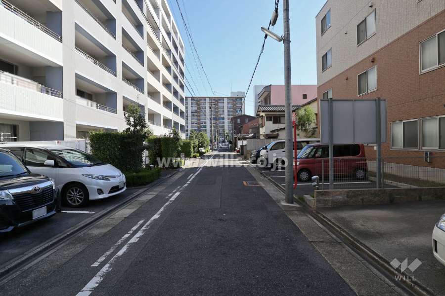 敷地南側の前面道路