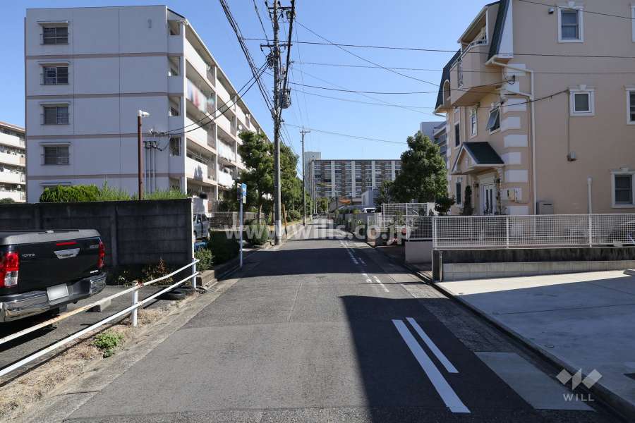 敷地南側の前面道路