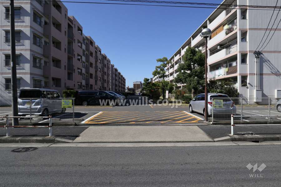 駐車場出入り口・敷地内駐車場（屋外平面式）
