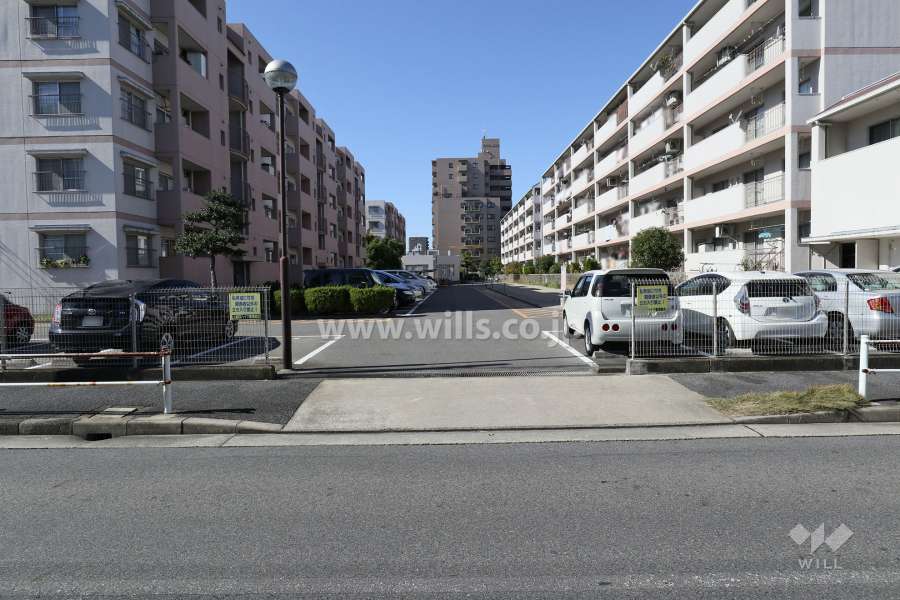 駐車場出入り口・敷地内駐車場（屋外平面式）