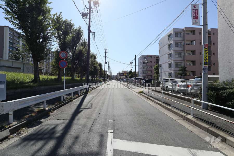 敷地東側の前面道路