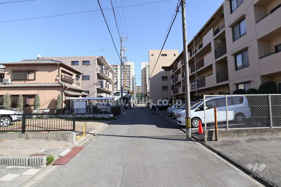 敷地北側の前面道路
