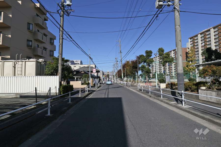 敷地東側の前面道路