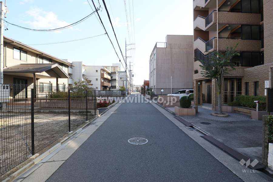 敷地北東側の前面道路