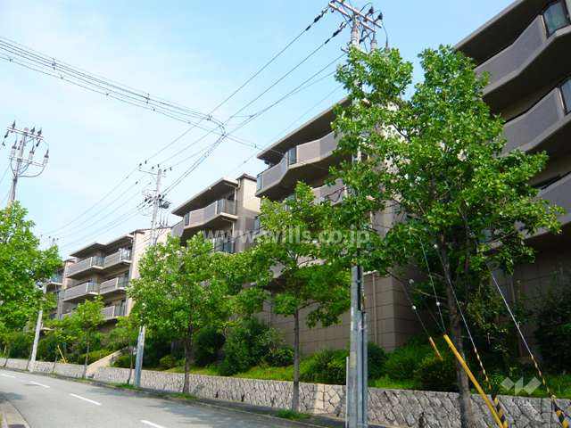 西宮名塩パークハウスの外観（南側から）