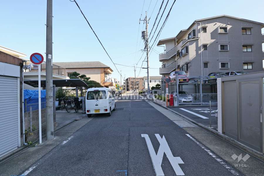 敷地北側の前面道路