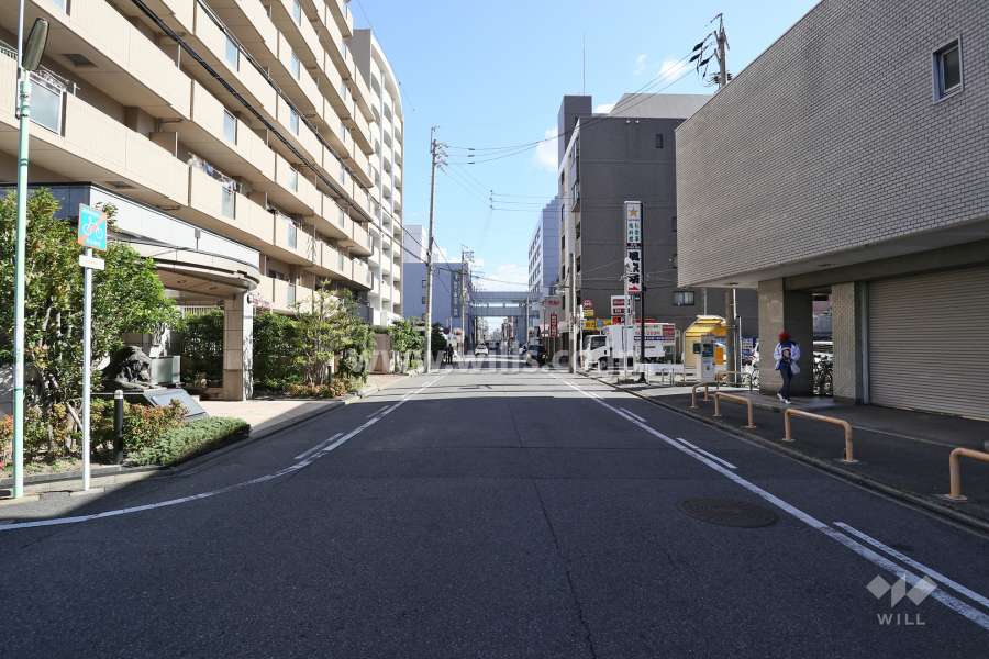 敷地南側の前面道路