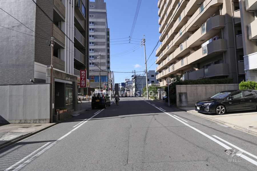 敷地南側の前面道路