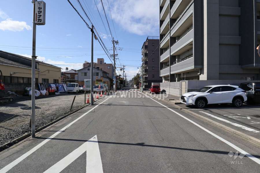 敷地南側の前面道路