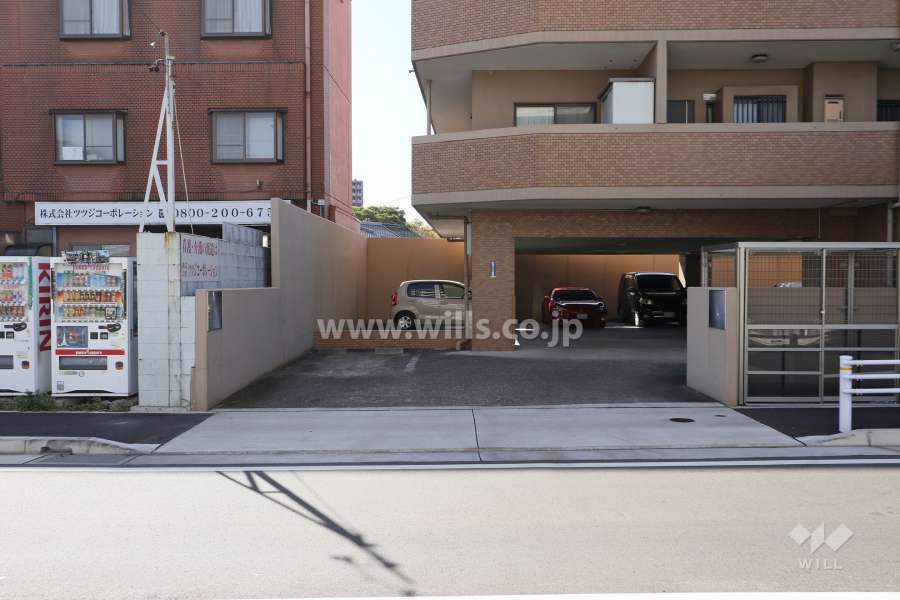 駐車場出入り口・敷地内駐車場（屋内平面式、屋外平面式）