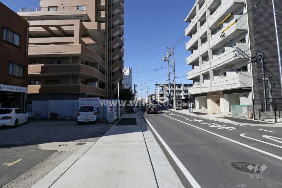 敷地北側の前面道路