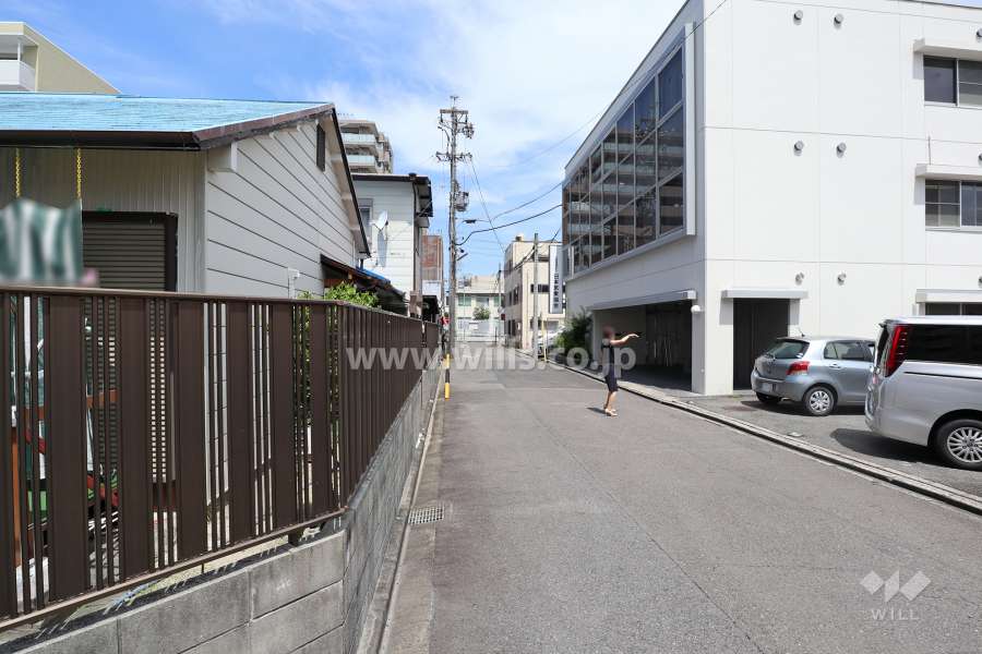 敷地北側の前面道路
