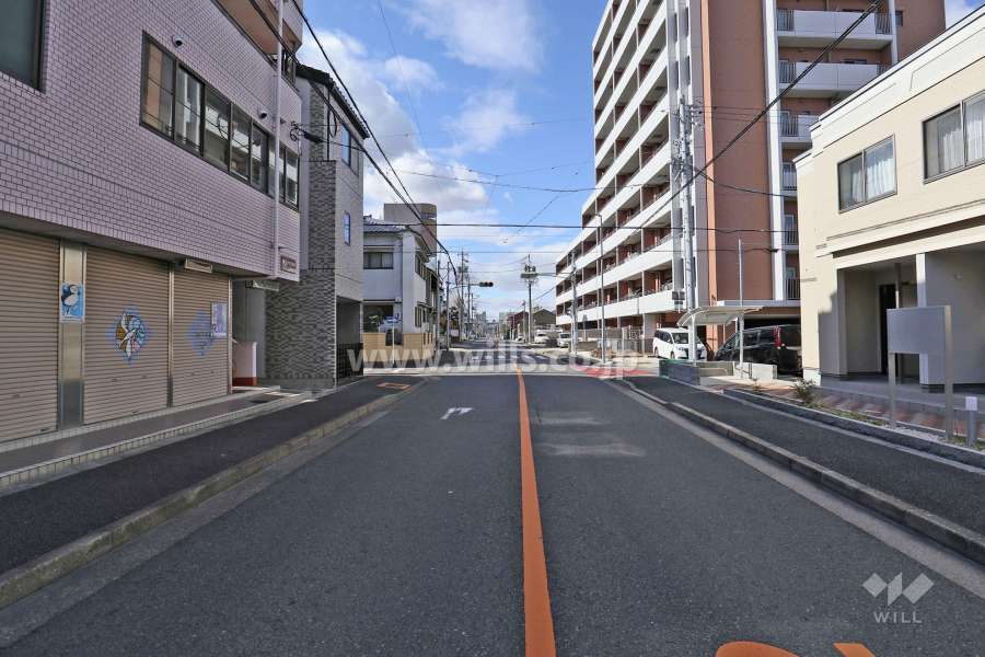 敷地南側の前面道路