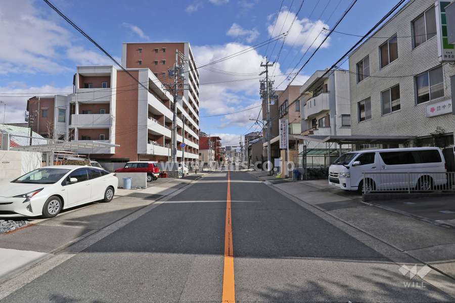 敷地南側の前面道路