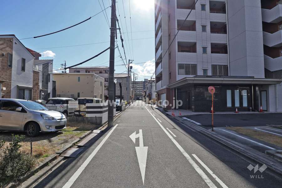 敷地東側の前面道路