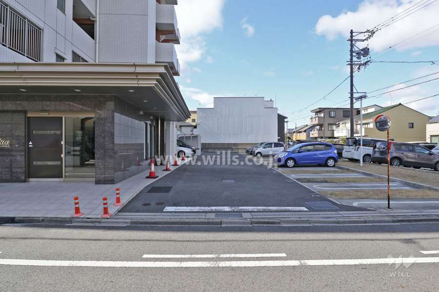 駐車場出入り口・敷地内駐車場（屋外平面式）