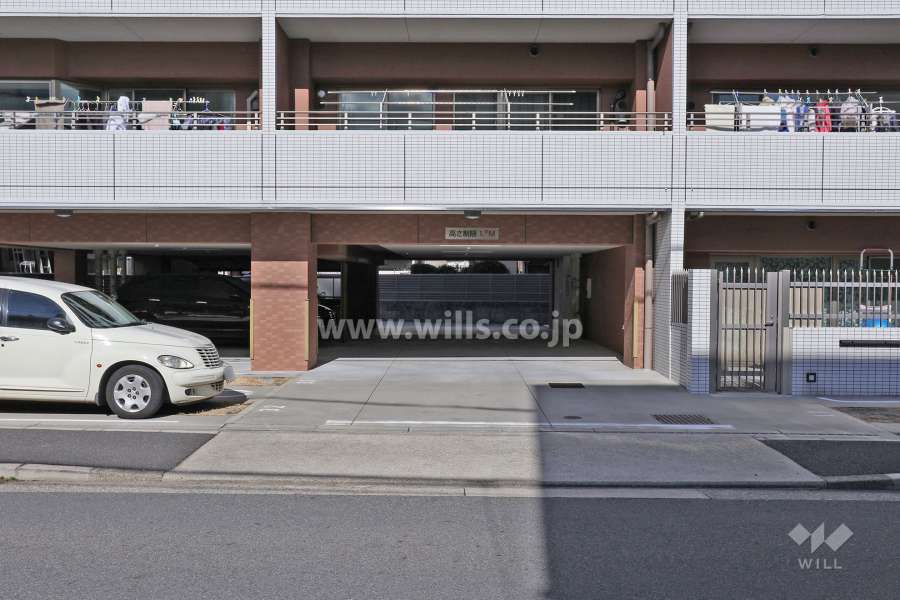 駐車場出入り口・敷地内駐車場（屋内平面式）