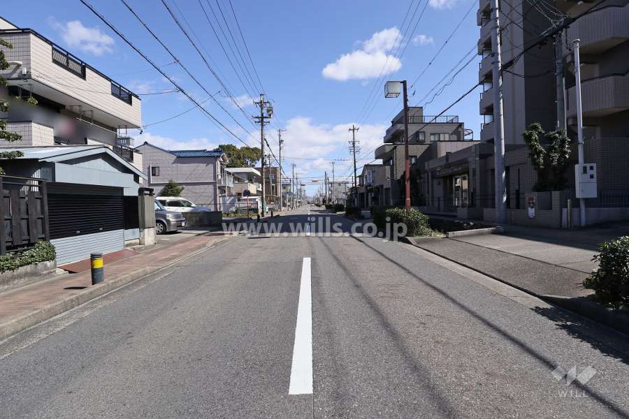 敷地北側の前面道路