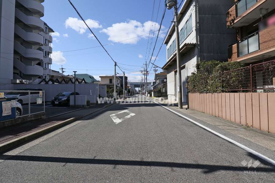 敷地北側の前面道路