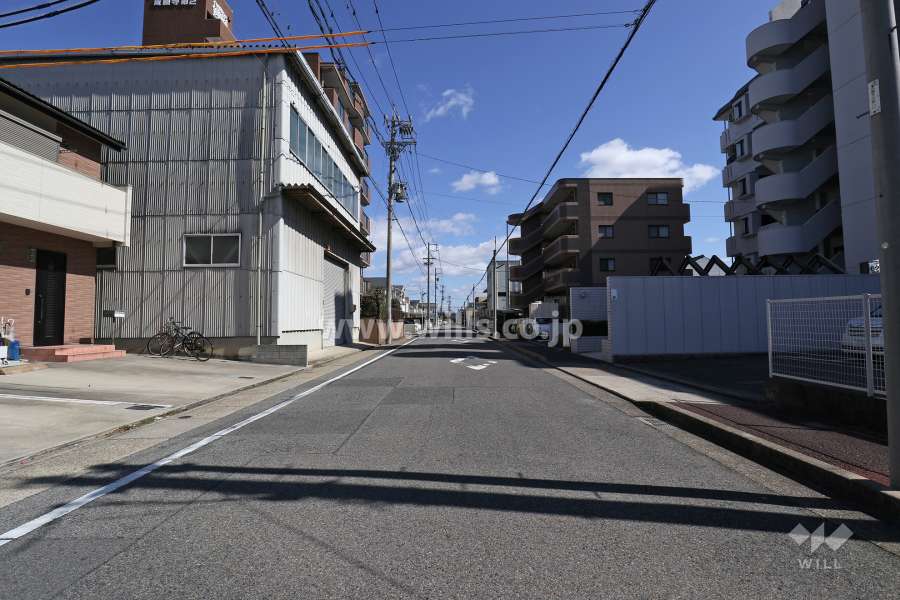 敷地北側の前面道路