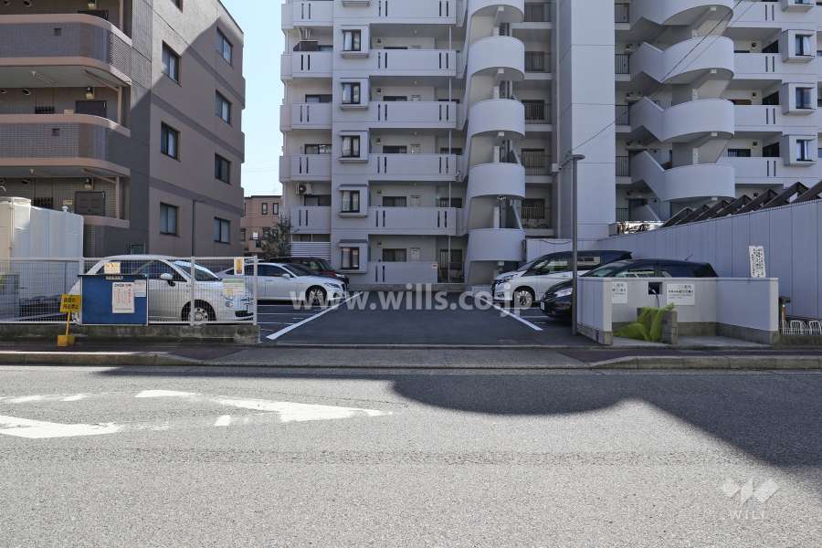 駐車場出入り口・敷地内駐車場（屋外平面式）