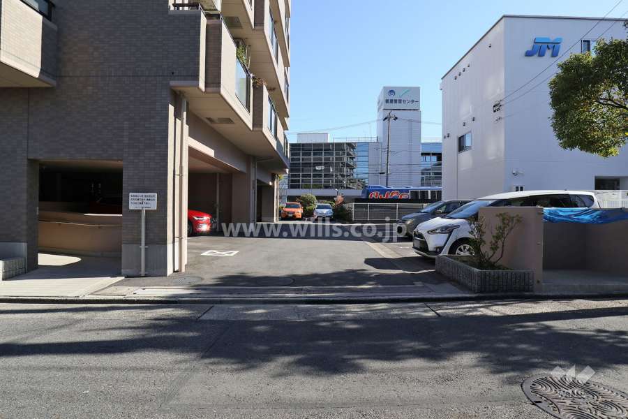 駐車場出入り口・敷地内駐車場（屋内平面式、屋外平面式）