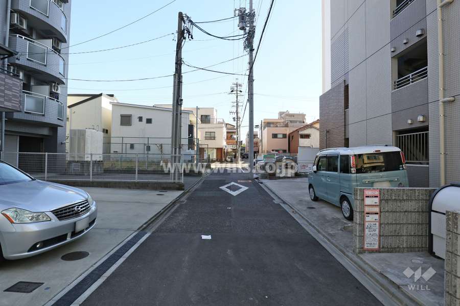 敷地南側の前面道路