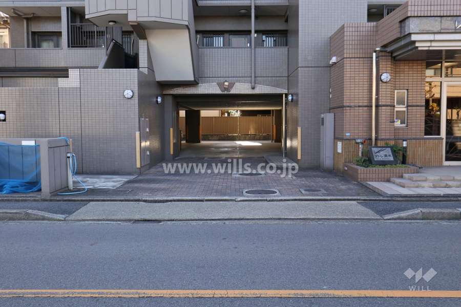 駐車場出入り口