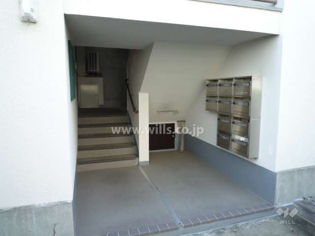 住戸入口（共用ポスト）