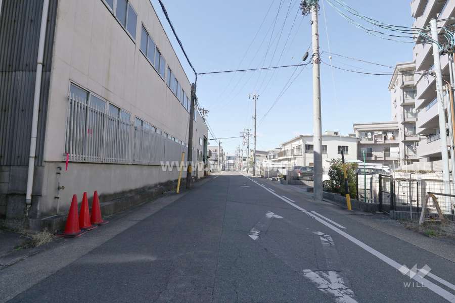 敷地南側の前面道路