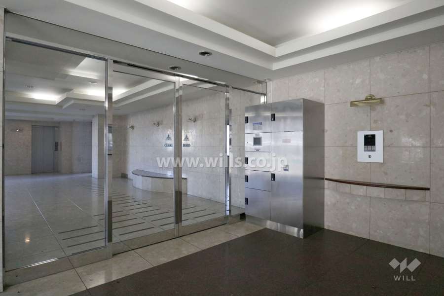 エントランスはオートロック付きです。