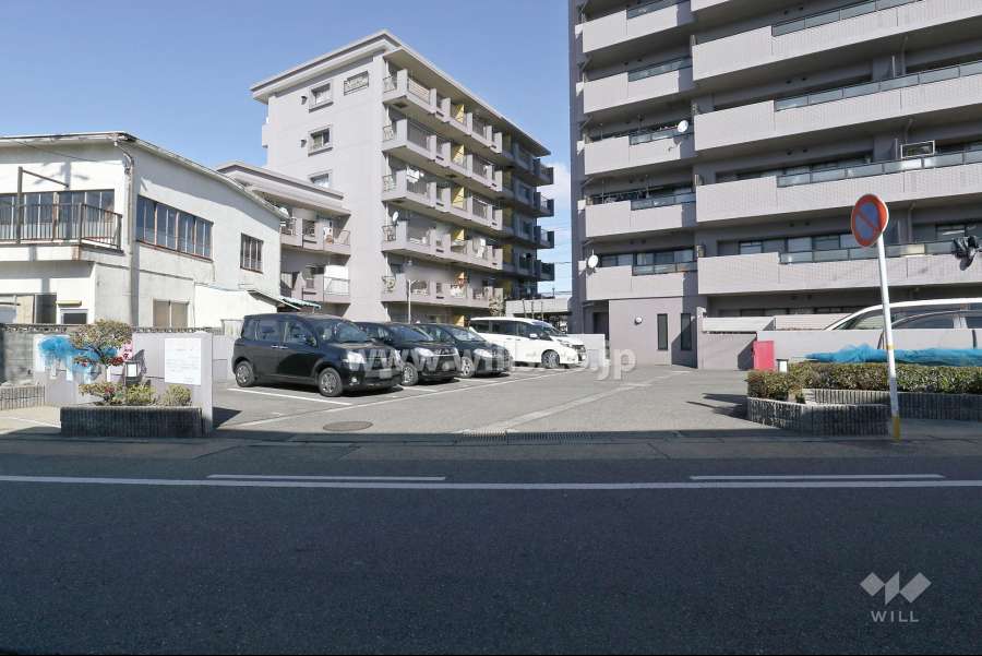 駐車場出入り口・敷地内駐車場（屋外平面式）