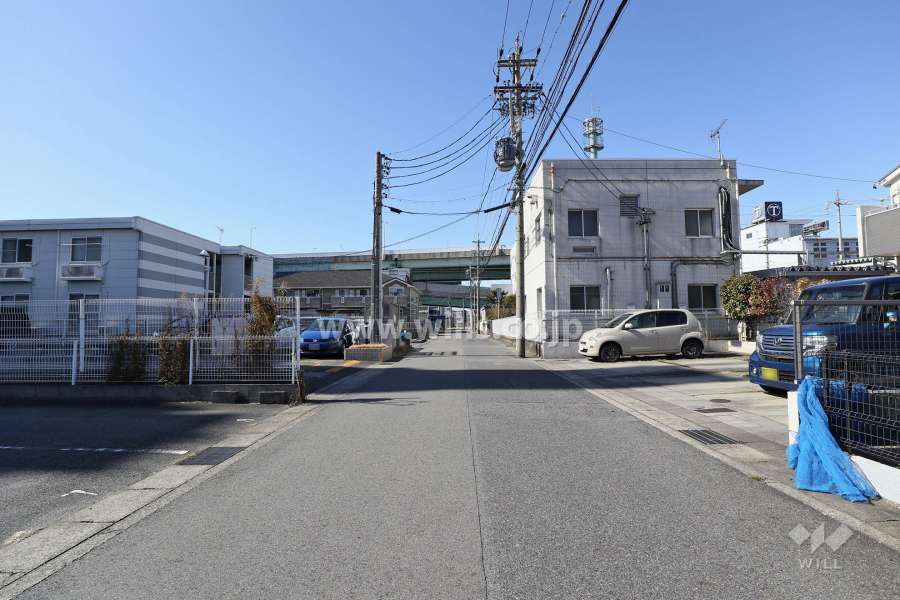 敷地北側の前面道路