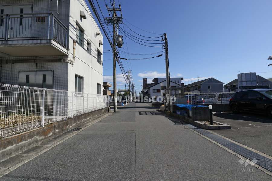 敷地北側の前面道路