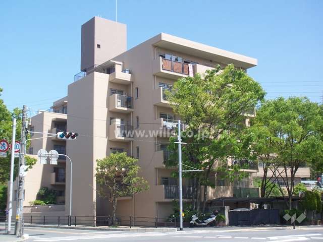 藤白台ロイヤルマンションの外観(北西側から)