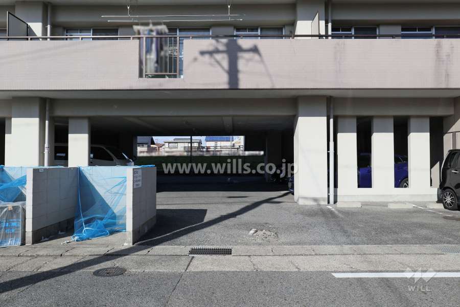 駐車場出入り口・敷地内駐車場（屋内平面式、屋外平面式）