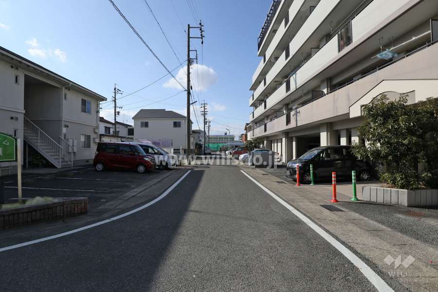 敷地南側の前面道路