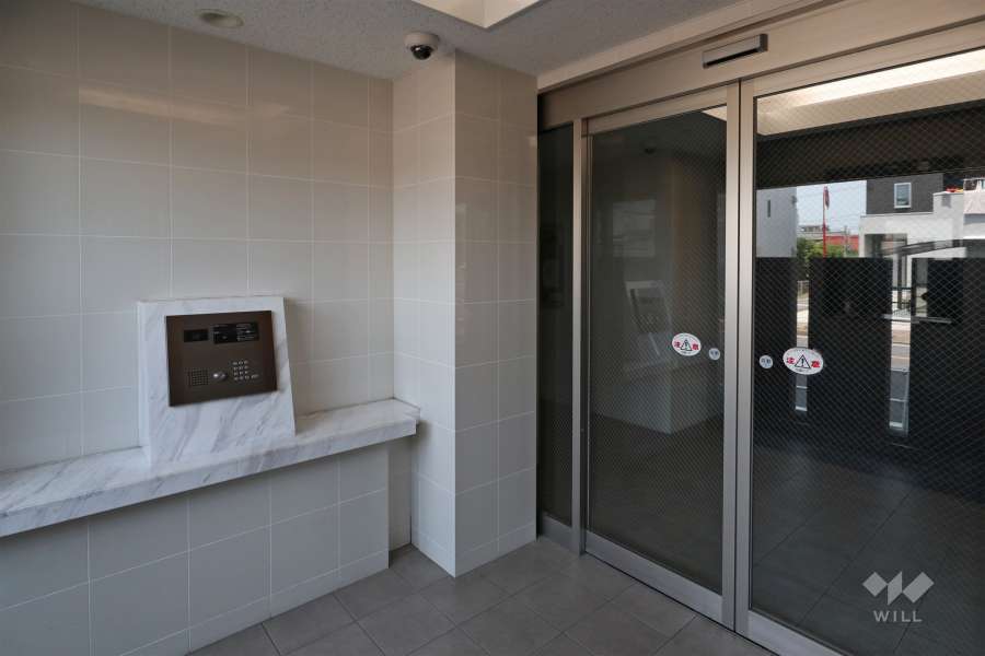エントランスはオートロック付きです。