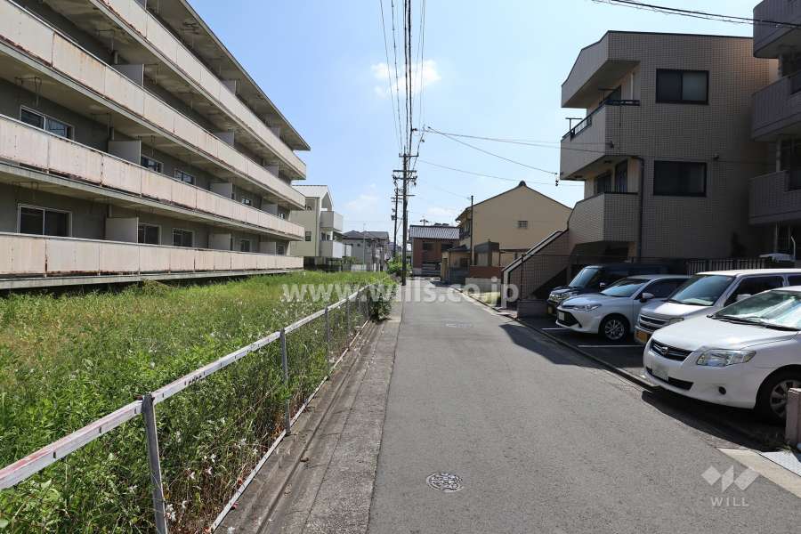 敷地北西側の前面道路