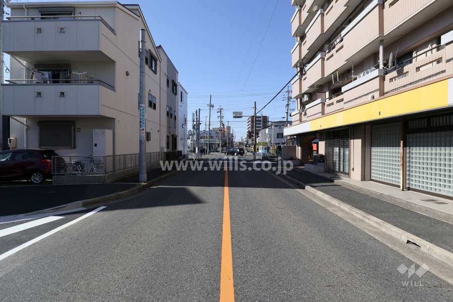 敷地南側の前面道路