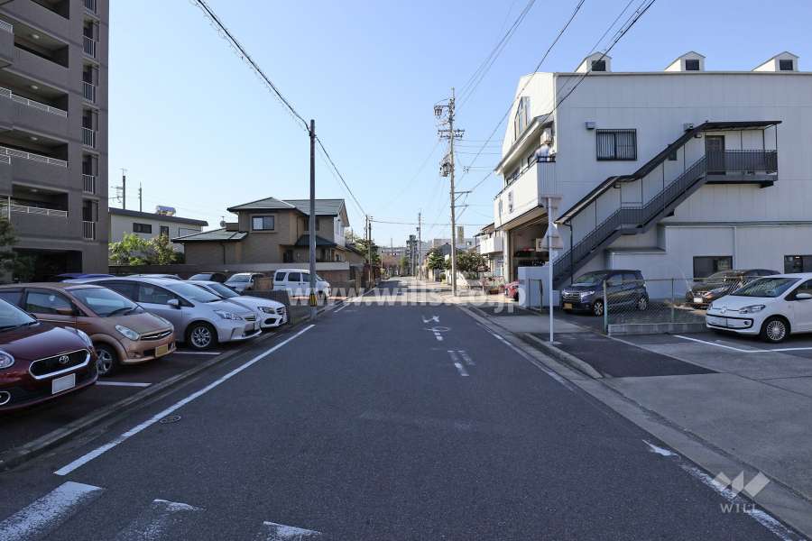 敷地北西側の前面道路