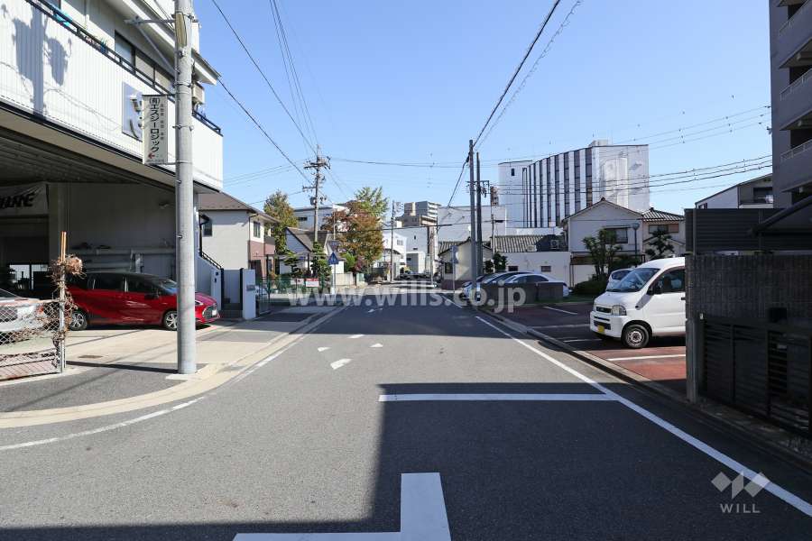 敷地北西側の前面道路