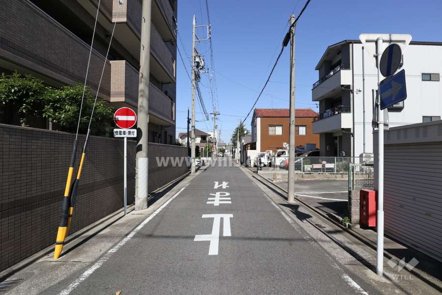 敷地東側の前面道路