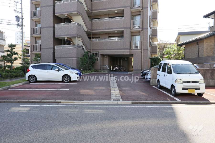 駐車場出入り口・敷地内駐車場（屋外平面式）