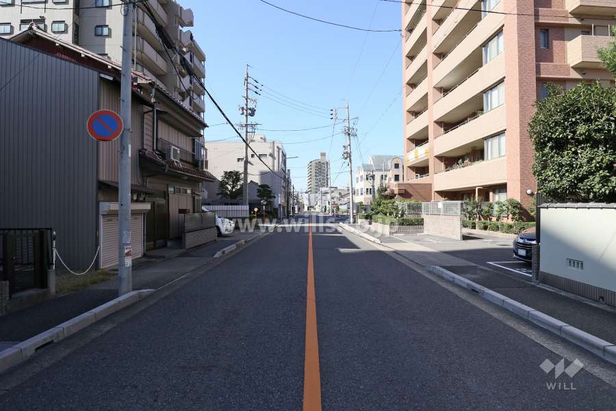 敷地南側の前面道路